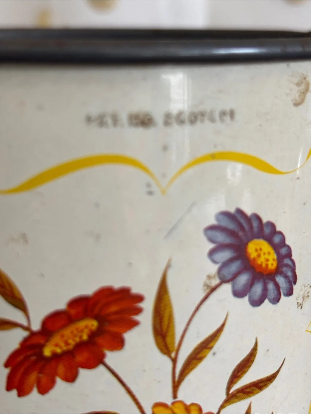 Cream Vintage Androck Hand-i-Sift Floral Sifter with Red Handle 1940s